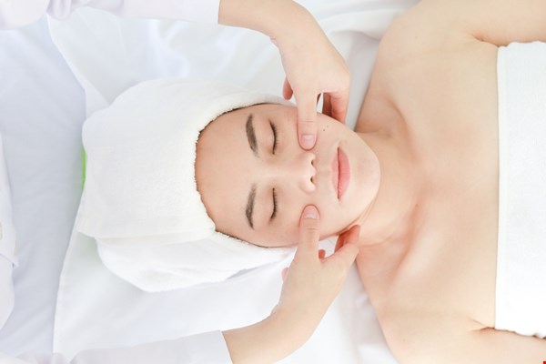 Frisser ogen en een zachte glow: zo pak je tekenen van vermoeidheid slim aan